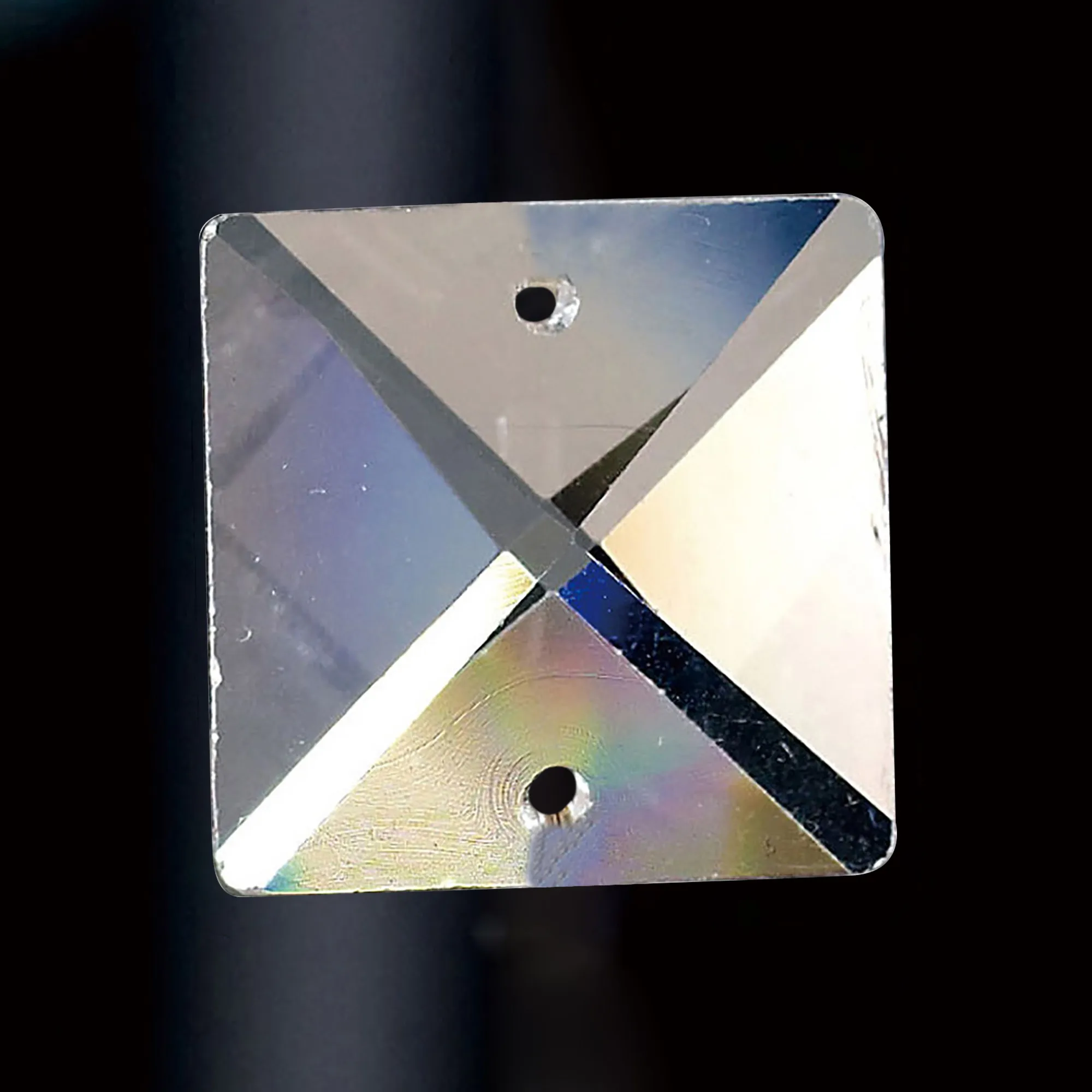 C70042  Crystal Square Without Ring 22mm 2 Holes